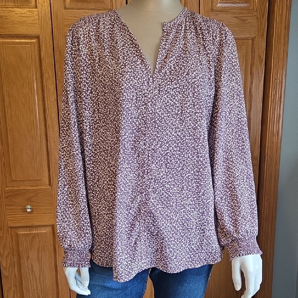 Long-Sleeve Floral Split-Neck Blouse in Mauve